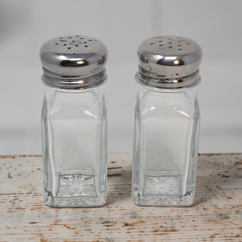 Diner Style Glass Salt Pepper Shaker Set Steel Lids Paneled Retro Kitchen